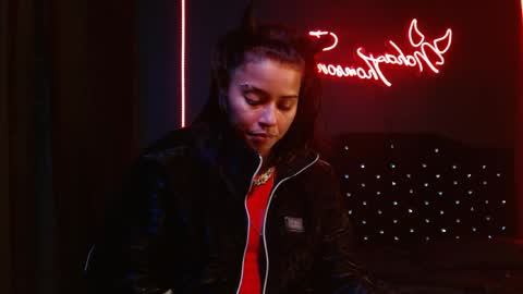 Noha Thomson online show from April 17, 1:08 am