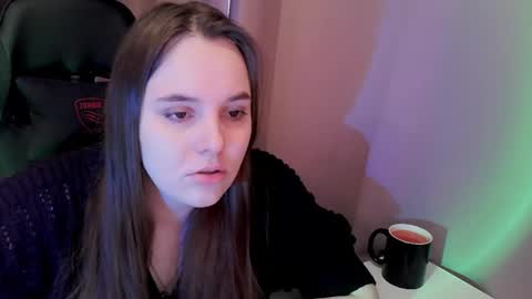 noir_ember_ online show from February 14, 6:49 am