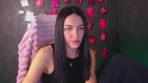 Nora online show from January 7, 1:27 pm