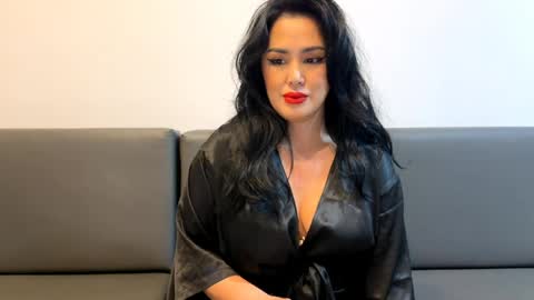 Ariana online show from April 4, 8:05 pm