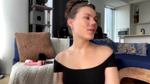 Nordic Belle online show from April 14, 2:42 pm