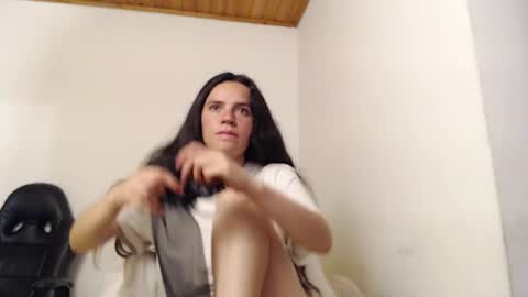 noreen_ online show from April 6, 1:03 am