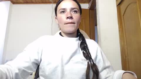 noreen_ online show from February 23, 9:06 pm