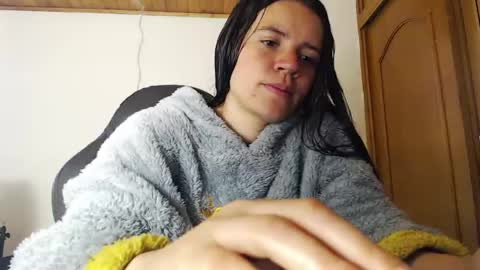 noreen_ online show from April 15, 6:11 pm