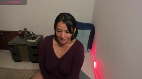 nuit_rose online show from November 17, 2:47 am