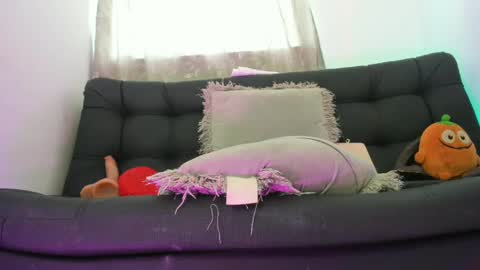 Nia online show from February 26, 8:04 pm