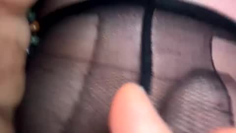 Snapshot of nylon2412 chatting on December 7, 9:06 pm nylon2412 online show from December 7, 9:06 pm