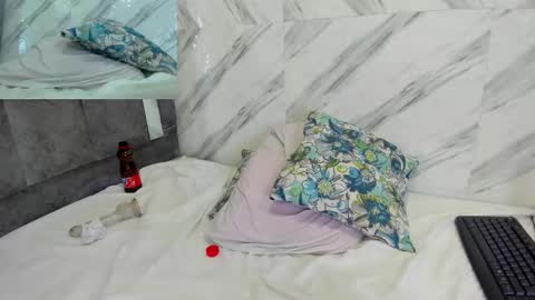 xionela gates online show from February 28, 1:47 am