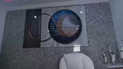 independent model online show from March 26, 11:15 am