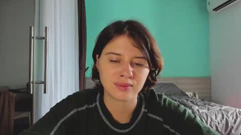 Evie online show from December 13, 3:49 am