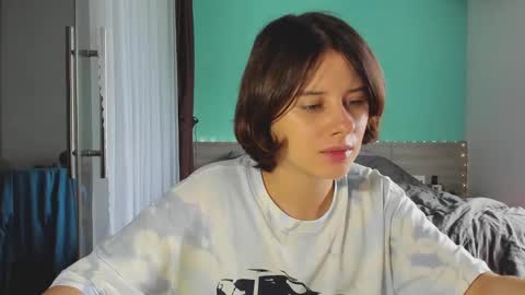 Evie online show from December 22, 7:00 am