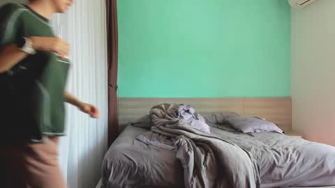 Evie online show from February 17, 6:42 am