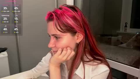 Snapshot of odeliadaidone chatting on October 26, 5:34 pm Noelle online show from October 26, 5:34 pm