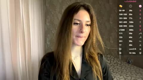 Mia online show from December 4, 9:31 am