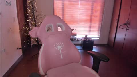 Mila online show from February 4, 4:33 pm