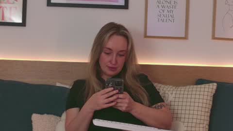 Kourtney online show from January 13, 10:47 am