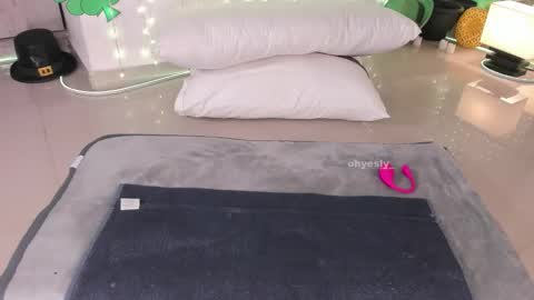 ohyesly_ online show from March 3, 10:22 am