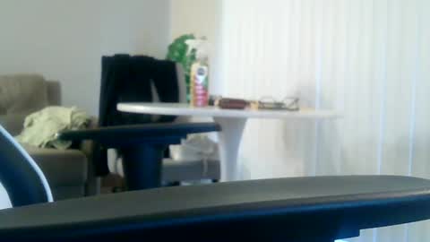 Snapshot of oilonmyballs chatting on September 17, 12:52 pm WATCH ME PUT OIL ON MY BALLS online show from September 17, 12:52 pm