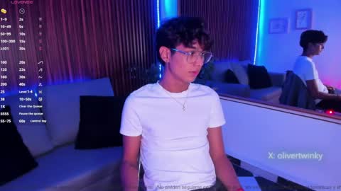 oliver20__ online show from April 18, 6:59 am