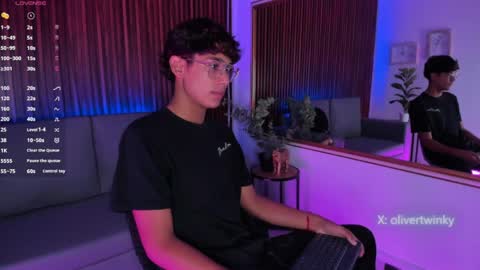 oliver20__ online show from April 2, 5:59 am