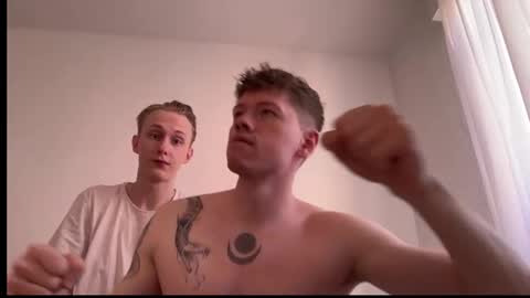 Snapshot of oliver_and_thomas chatting on October 5, 10:23 am Oliver and Thomas online show from October 5, 10:23 am