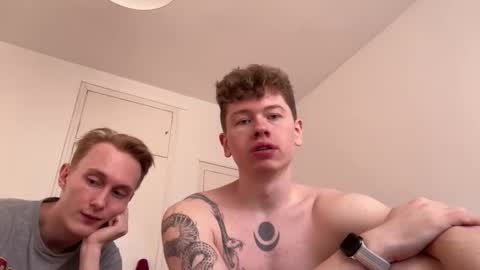 Snapshot of oliver_and_thomas chatting on September 21, 12:20 pm Oliver and Thomas online show from September 21, 12:20 pm