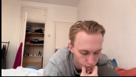 Snapshot of oliver_and_thomas chatting on October 16, 10:15 am Oliver and Thomas online show from October 16, 10:15 am