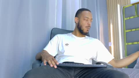 Oliver online show from April 4, 7:43 pm