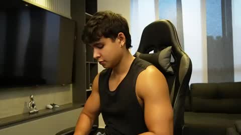 Oliver bray online show from April 16, 10:45 pm