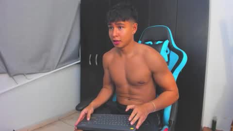 Oliver bray online show from December 1, 11:47 pm