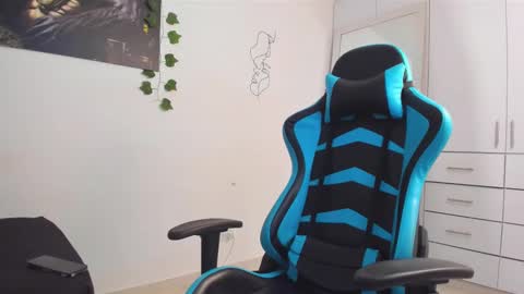 Oliver bray online show from March 4, 4:09 pm