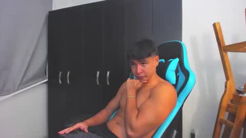 Oliver bray online show from December 2, 11:47 pm