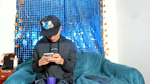 oliverhot_2005 online show from February 26, 4:52 am