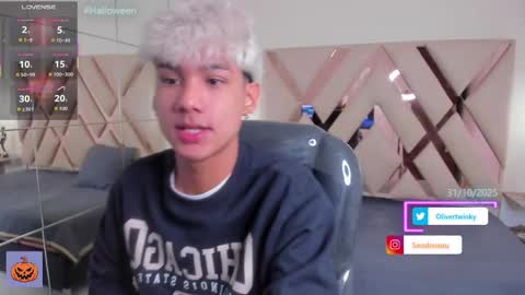 Oliver online show from October 25, 1:33 pm