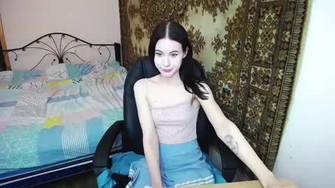 olivia_graceee online show from April 25, 9:33 am