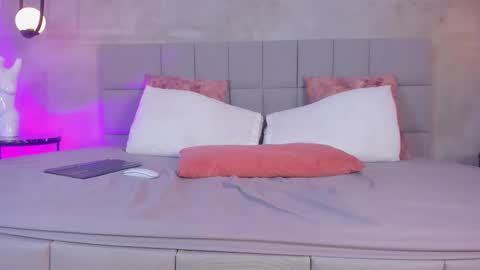 Olivia  online show from March 4, 12:46 pm