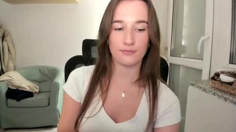 Oliwiaa2004 online show from December 17, 10:38 pm