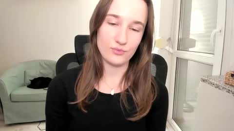 Oliwiaa2004 online show from December 3, 10:34 pm