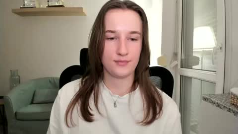 Oliwiaa2004 online show from December 21, 10:40 pm