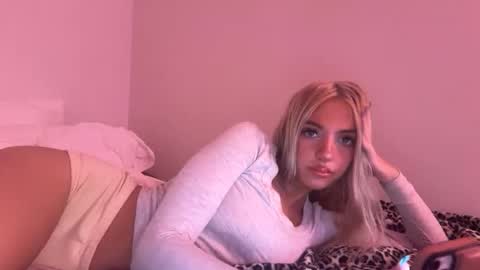 oliviacarterrr online show from October 13, 6:32 pm