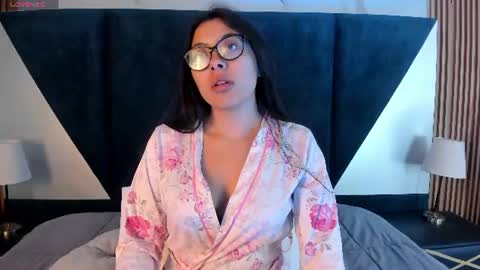 oliviacollinns online show from July 25, 12:03 pm