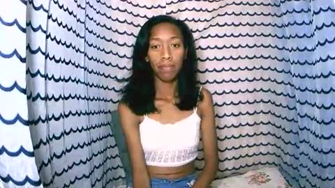 oliviah27 online show from October 28, 7:48 pm