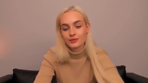 oliviaBeauty online show from November 27, 7:32 pm