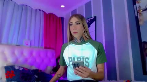 oliviahot01 online show from April 21, 2:51 am