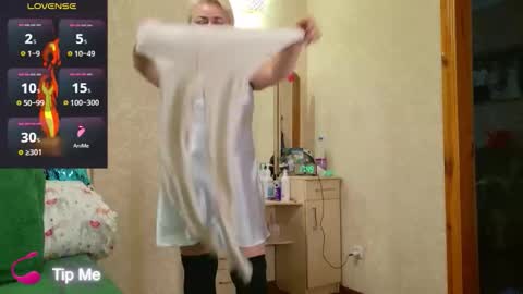 Snapshot of oliviaparadise chatting on October 2, 2:49 pm oliviaparadise online show from October 2, 2:49 pm