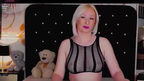 Olivia online show from November 18, 9:29 pm