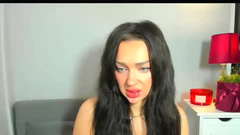 OliviaWomen online show from February 24, 7:44 am