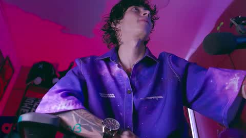     online show from November 8, 3:53 am