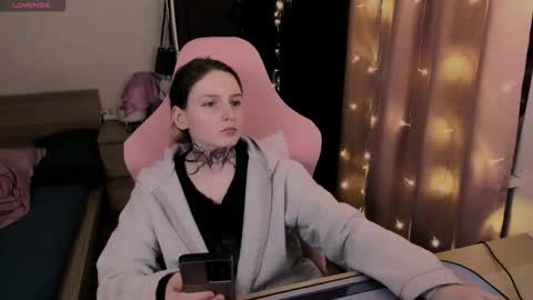 on_yxxx online show from March 27, 8:10 pm