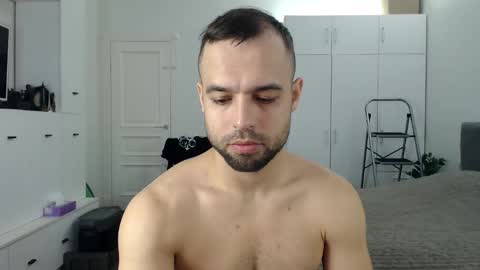 onebestlover online show from April 15, 8:50 am